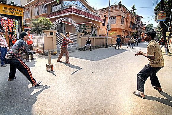 Boys play cricket on the deserted streets of Kolkata during a bandh