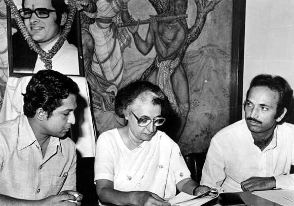 Indira Gandhi at a conference of Youth Congress leaders; Ghulam Nabi Azad is on her left. On the well behind her is a portrait of her son, Sanjay Gandhi.