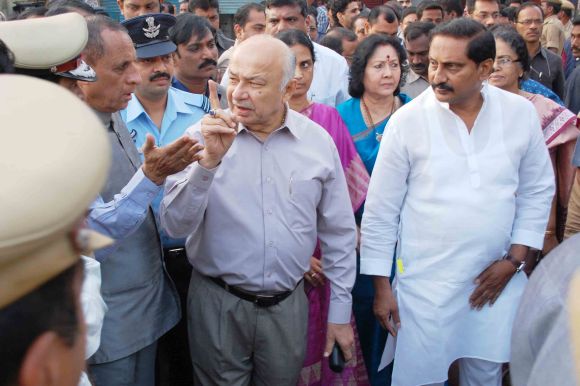 Union Home Minister Sushilkumar Shinde with AP Chief Minister Kiran Kumar Reddy speaking to top police officials at the blast site on Friday