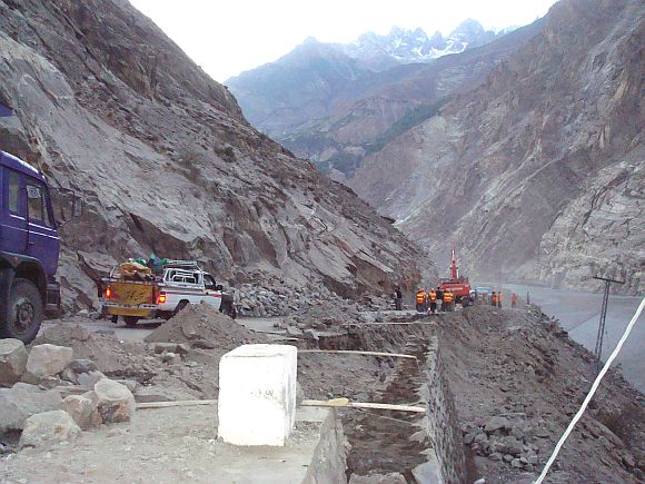 Chinese construction firms widening the 335km Karakurum Highway (KKH) from Khunjerab to Raikot.