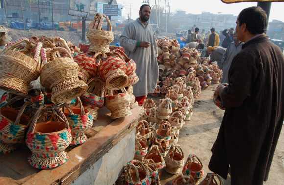 Locals buy kangri in a market in Srinagar