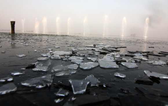 A veiw of the frozen Dal Lake