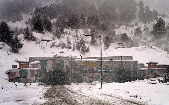 A view of the Jawahar Tunnel during the snowfall
