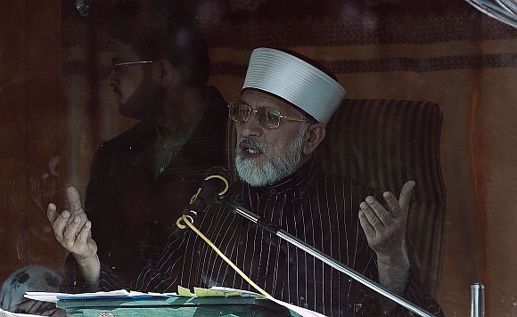 Giving peace, democracy in Pak a FINAL chance: Qadri