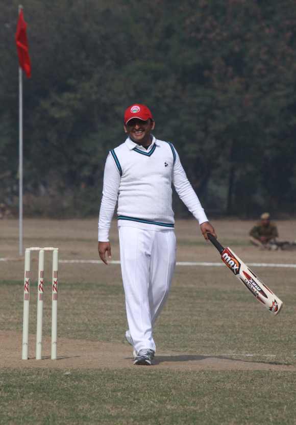 On cricket pitch, Akhilesh Yadav shows he's the boss