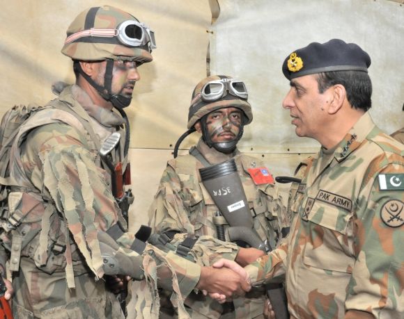 Pakistan army chief General Ashfaq Kayani, right, with soldiers.
