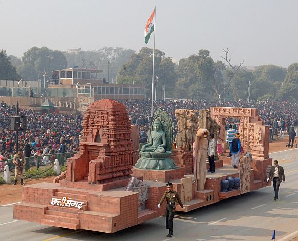 The tableau of Chhattisgarh on the theme 'Sirpur   Land of Cultural Prosperity and religious tolerance'