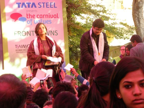 Shabana Azmi and Prasoon Joshi signing autographs during a session at the JLF on Day 2