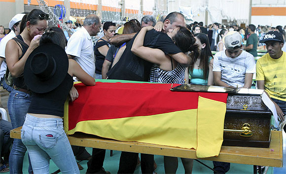 Relatives of the victims of the fire at Boate Kiss nightclub react at a collective wake in Santa Maria
