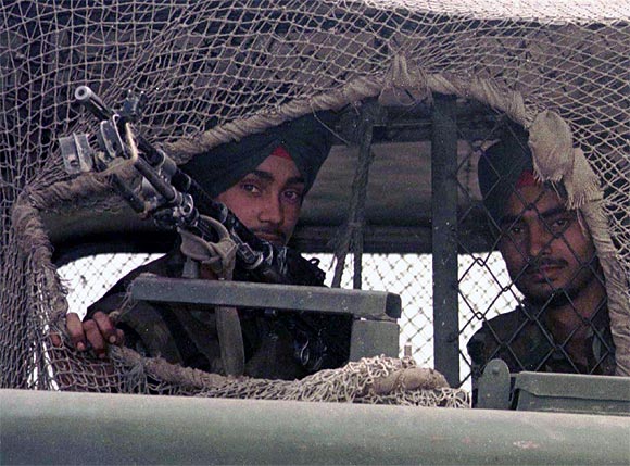 Indian soldiers on the look out near Drass in the Kargil region, May 27, 1999.