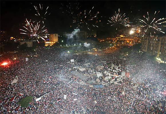 Tahrir Square throbs with prayers, protests