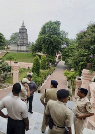 Police at the Bodh Gaya colplex