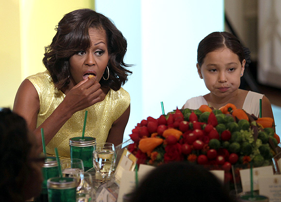 Michelle Obama eats as she hosts the 'kids' state dinner'