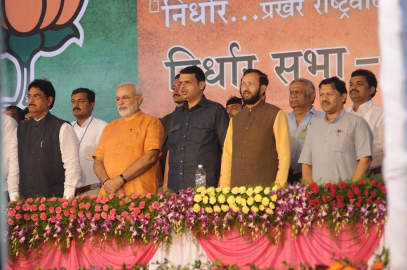 Narendra Modi with BJP leaders Gopinath Munde and Prakash Javadekar