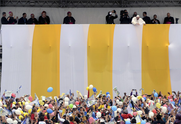 PIX: 1 million meet Pope Francis at Rio's Copacabana beach