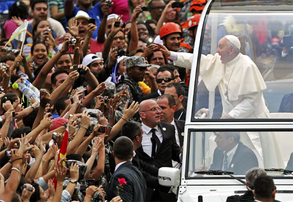 PIX: 1 million meet Pope Francis at Rio's Copacabana beach