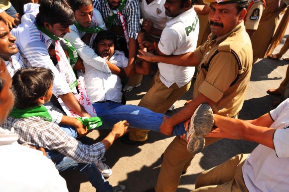 Police forcibly removes Telangana activists during a dharna in Hyderabad