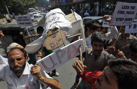 BJP workers carry a mock funeral pyre symbolising the UPA government