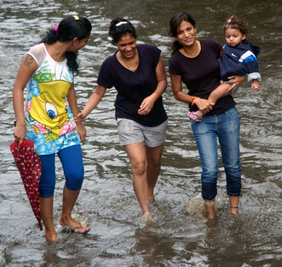 Mumbaikars were seen enjoying the monsoon over the weekend