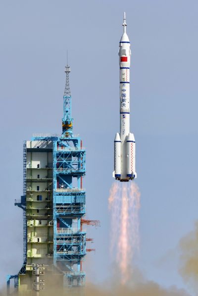 The Long March 2-F rocket loaded with Shenzhou-10 manned spacecraft lifts off from the launch pad in the Jiuquan Satellite Launch Center, Gansu province, Tuesday