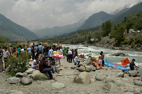 Tourists throng Pahalgam for white water rafting