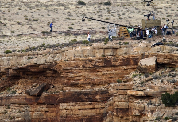 Wallenda walks cable rigged approximately 1,500 feet across the Grand Canyon