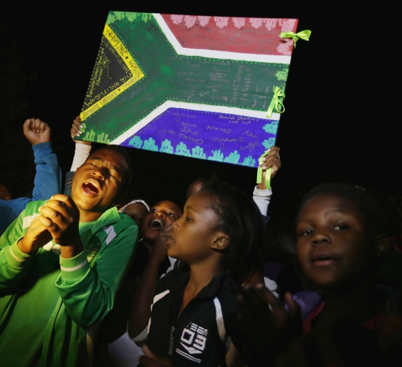 Young well-wishers sing songs praising Mandela in Pretoria