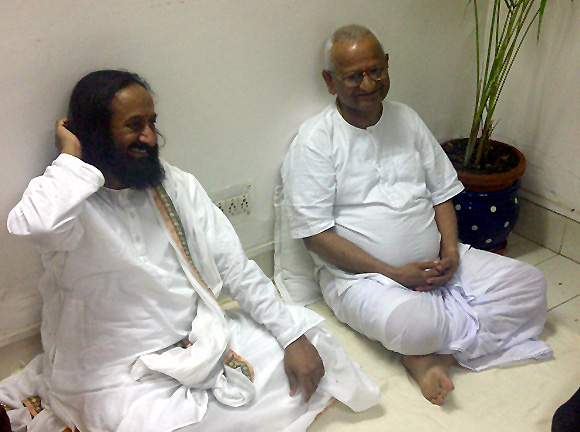 Sri Sri Ravi Shankar, seen here with Kisan Baburao 'Anna' Hazare.
