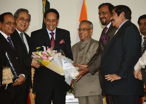 Gen (Retd) HM Ershad calls on President Pranab Mukherjee in Dhaka