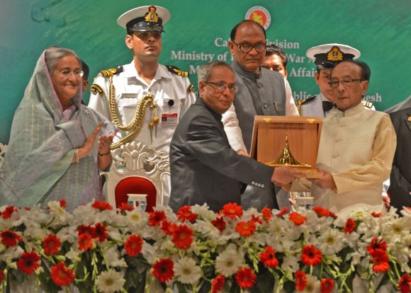 President Pranab Mukherjee receives 'Bangladesh Muktijuddho Sanmanona' award from his counterpart Zillur Rahman in the presence of PM Shekh Hasina in Dhaka on Monday