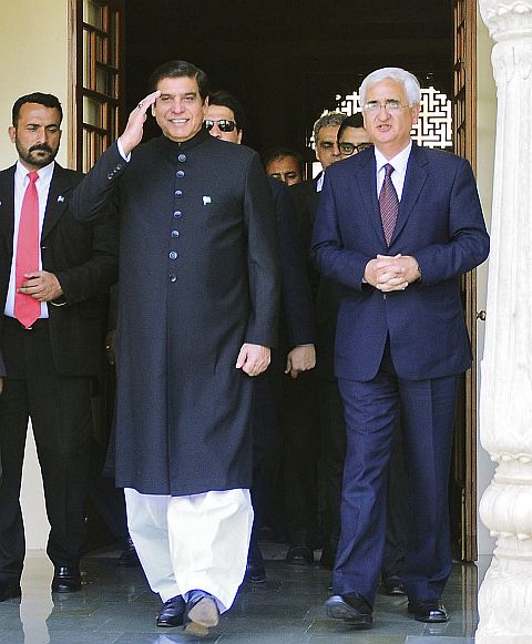 Pakistan's Prime Minister Raja Pervez Ashraf with India's Foreign Minister Salman Khurshid