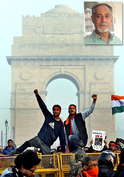 Demonstrators at India Gate built to commemorate British Indian soldiers who died in WWI and the Third Afghan War; inset, Writer Zareer Masani.