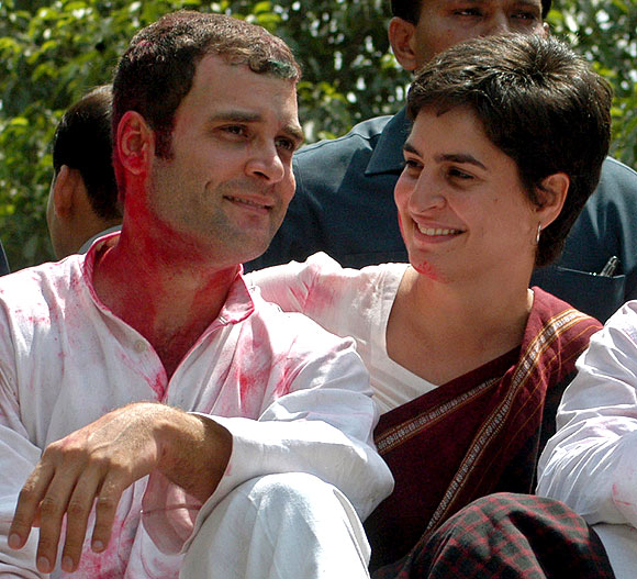 Rahul Gandhi celebrates Holi with his sister, Priyanka.