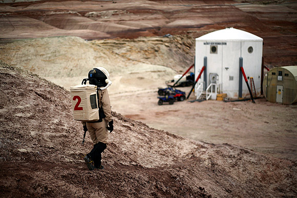 IN PHOTOGRAPHS: Life in a Martian desert
