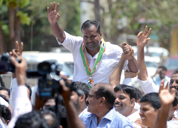 Congress workers celebrate the victory