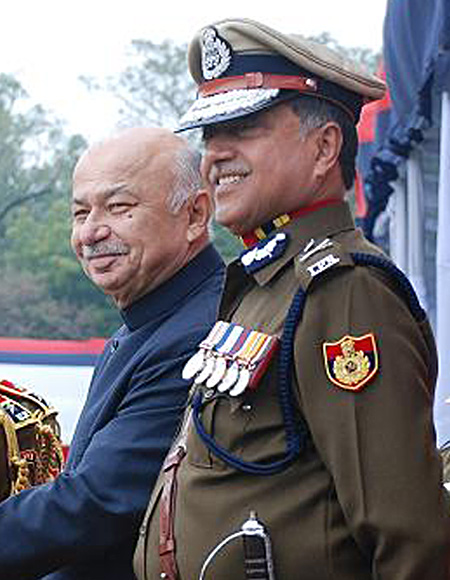 Home Minister Sushil Kumar Shinde wanted to replace Delhi Police Commissioner Neeraj Kumar.