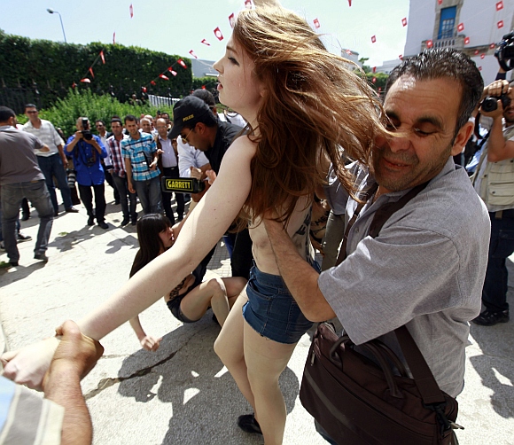 DRAMATIC photos: Tunisia's topless protests, France's 1st gay marriage and more