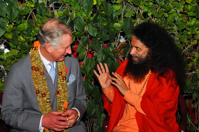 Prince Charles speaks with Swami Chidanand Saraswati in Rishikesh on Wednesday