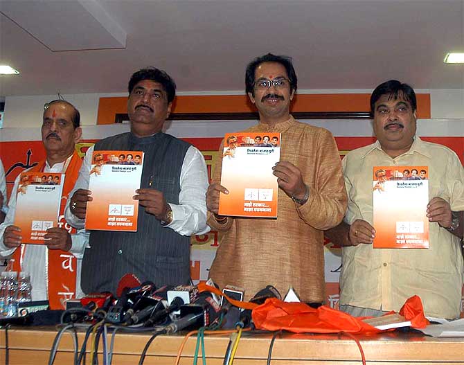 Shiv Sena Executive President Uddhav Thackeray, second from right, flanked by former Lok Sabha Speaker Manohar Joshi, left, senior BJP leaders Nitin Gadkari, right and Gopinath Munde, release the election manifesto for the Maharashtra assembly polls, October 13, 2009