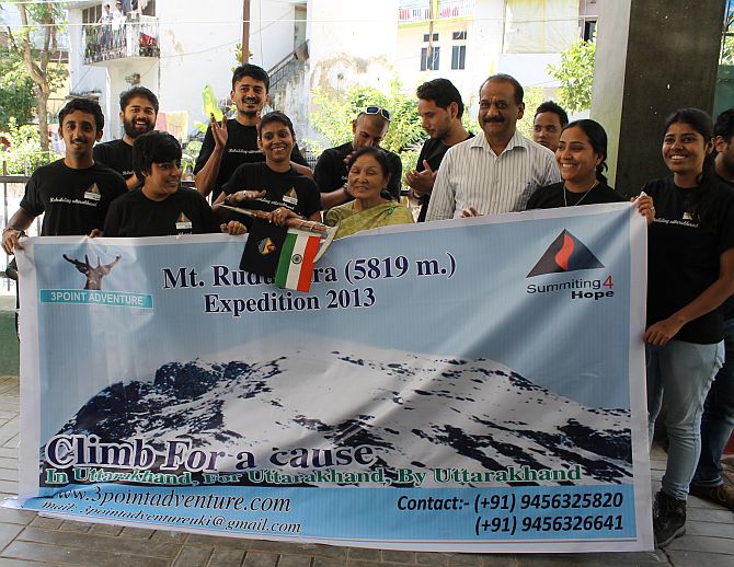 The expedition team with Padma Shri Chandraprabha Aitwal at the flag-off ceremony