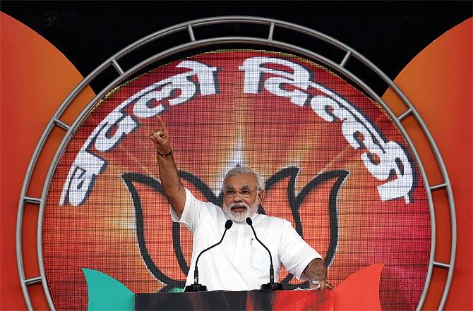 Gujarat CM Narendra Modi addresses the crowd in Delhi