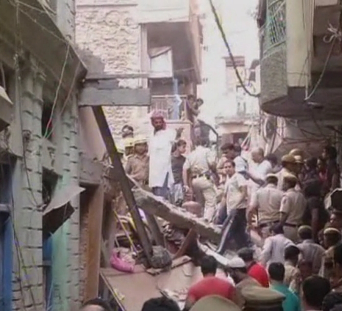 Building collapses in north Delhi, two dead