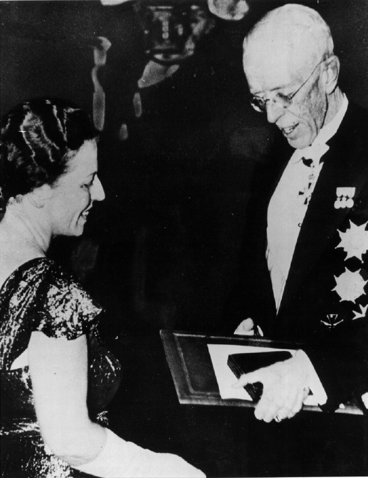 Pearl Buck receiving the Nobel Prize for Literature from King Gustav V of Sweden in the Stockholm Concert Hall in 1938
