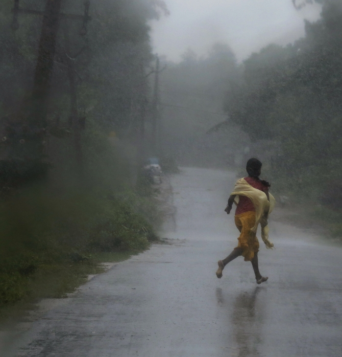 People flee from the path of Cyclone Phailin