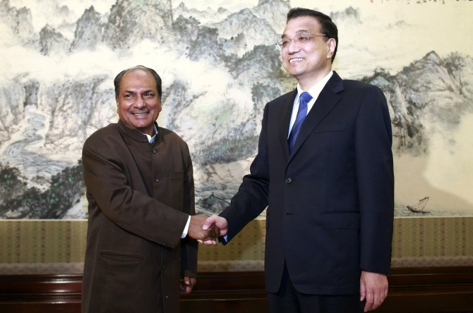 Chinese Premier Li Keqiang with Defence Minister A K Antony, left, at the Zhongnanhai Leadership Compound in Beijing, July 5, 2013.