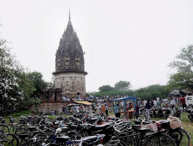 People flock to the site in Unnao