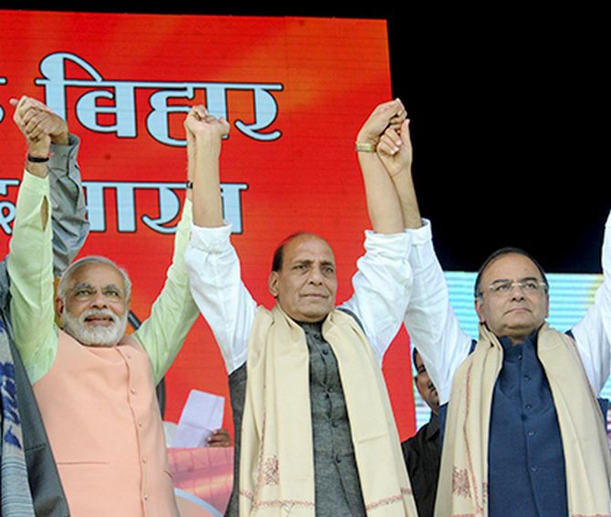 Narendra Modi withBJP president Rajnath Singh and Arun Jaitley during Hoonkar rally in Patna on Sunday