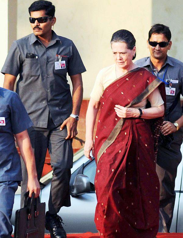 Sonia Gandhi being protected by Special Protection Group agents