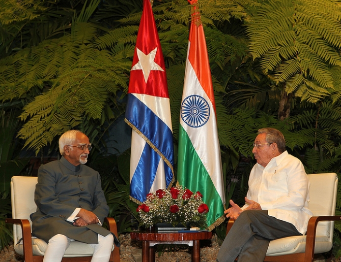 Vice President Hamid Ansari meets Cuban President Raul Castro in Havana