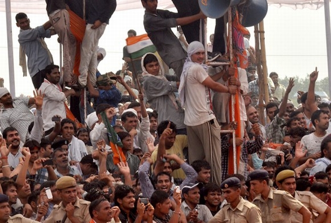 MODI MANIA: 10 candid moments from the Rewari rally